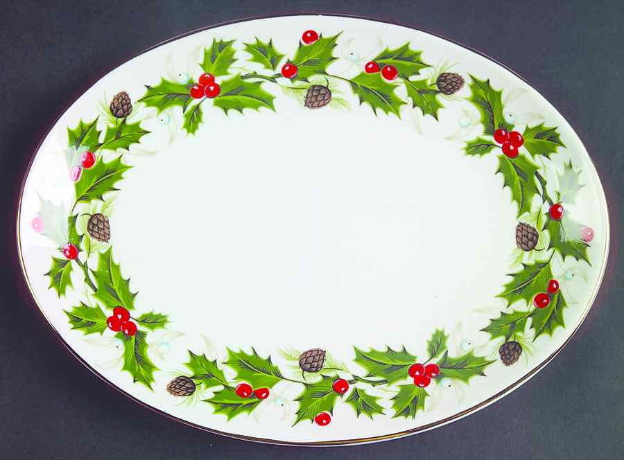 Noel (Holly Backstamp, Smooth) Pickle Dish by Royal Grafton-1