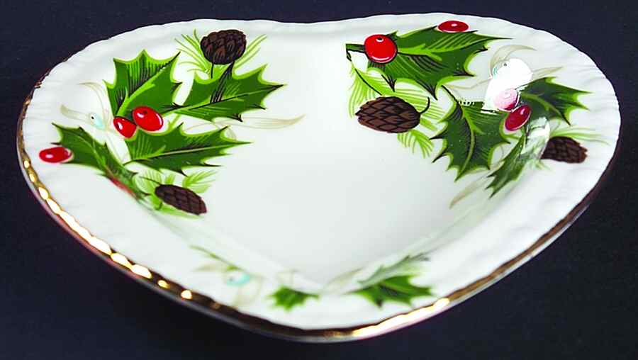 Noel (Holly Backstamp, Smooth) Heart Shaped Dish by Royal Grafton-1