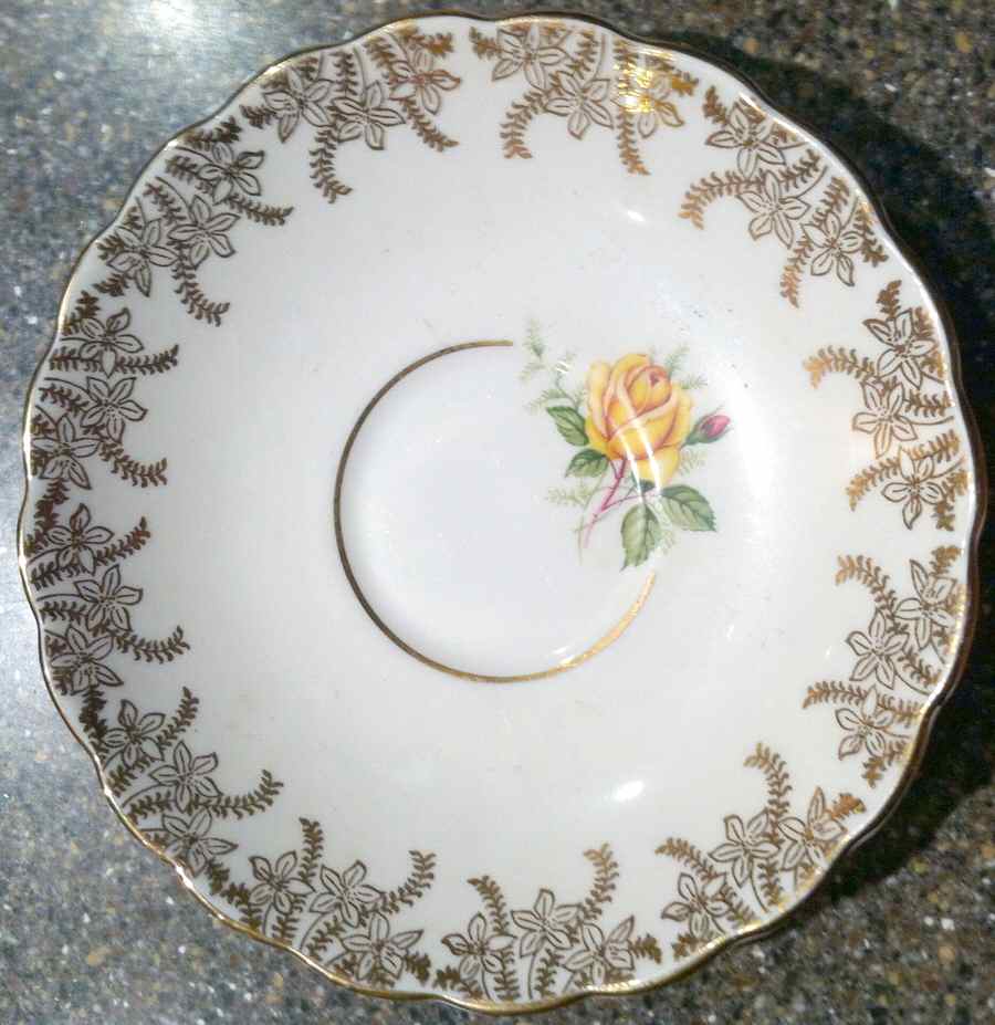 RIA10 Saucer by Rosina-Queens-1