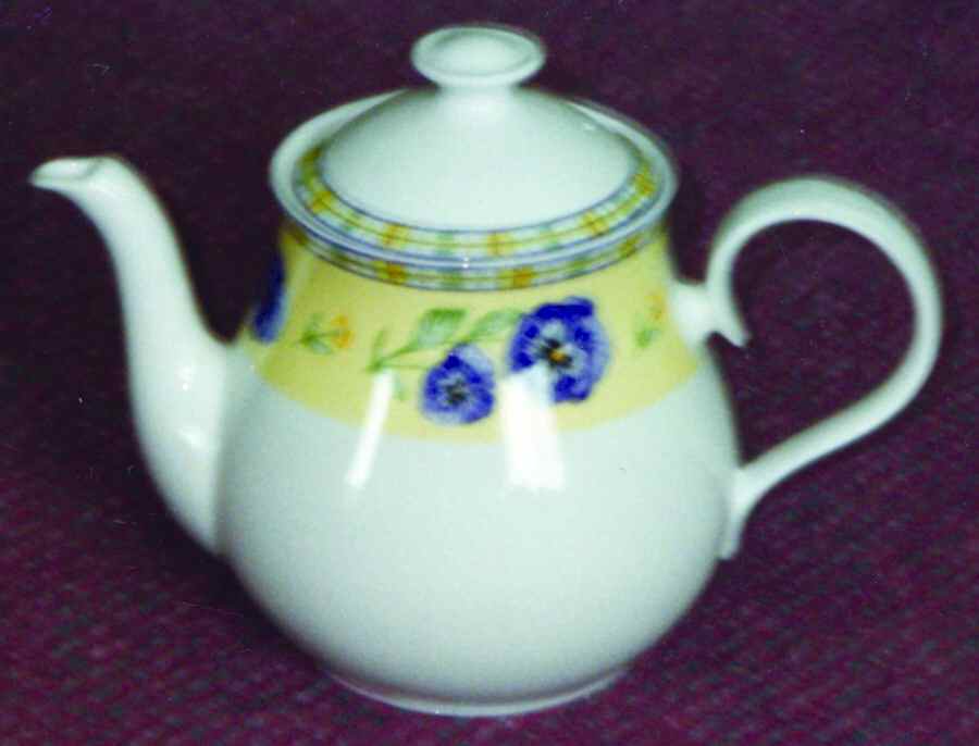 Viola Teapot & Lid by Rosina-Queens-1