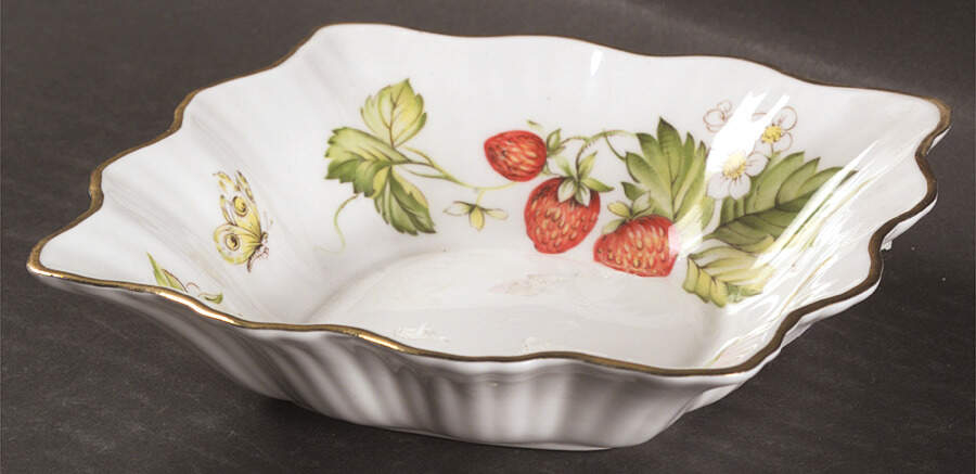 Virginia Strawberry Small Square Sweet Meat Dish by Rosina-Queens-1