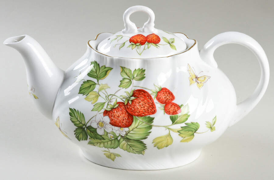 Virginia Strawberry Teapot & Lid by Rosina-Queens-1