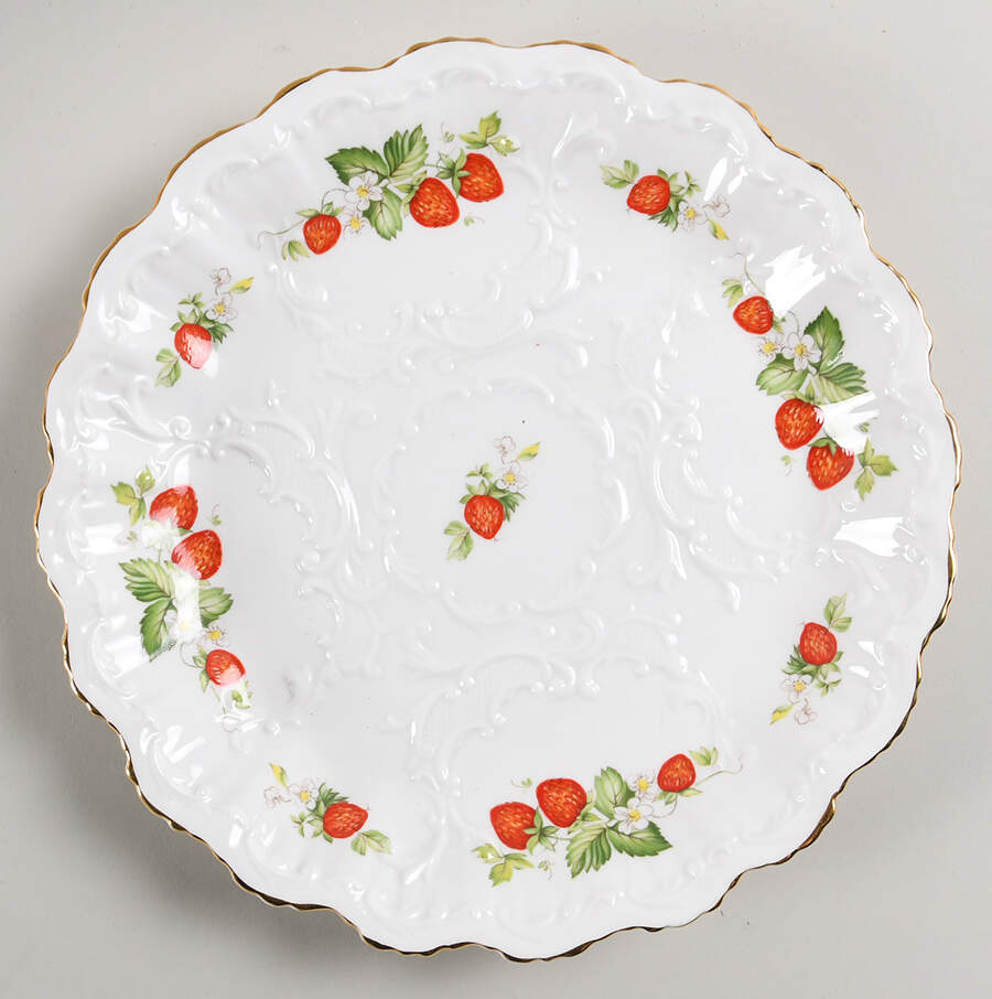 Virginia Strawberry Cake Plate by Rosina-Queens-1