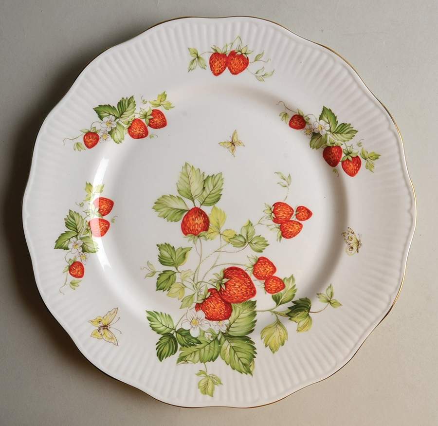 Virginia Strawberry Dinner Plate by Rosina-Queens-1