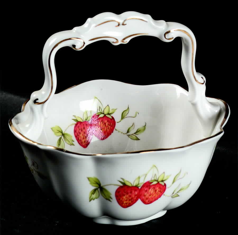 Virginia Strawberry Small Basket by Rosina-Queens-1
