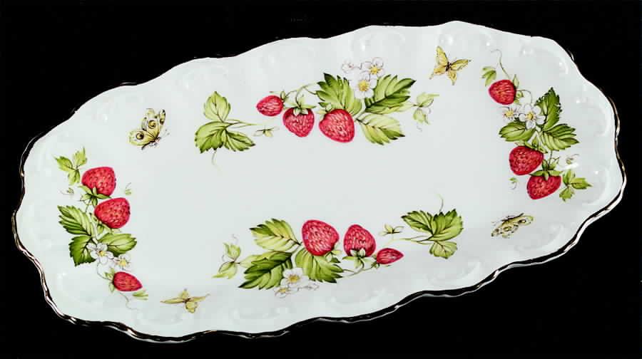 Virginia Strawberry Tray for Creamer & Sugar with Lid by Rosina-Queens-1