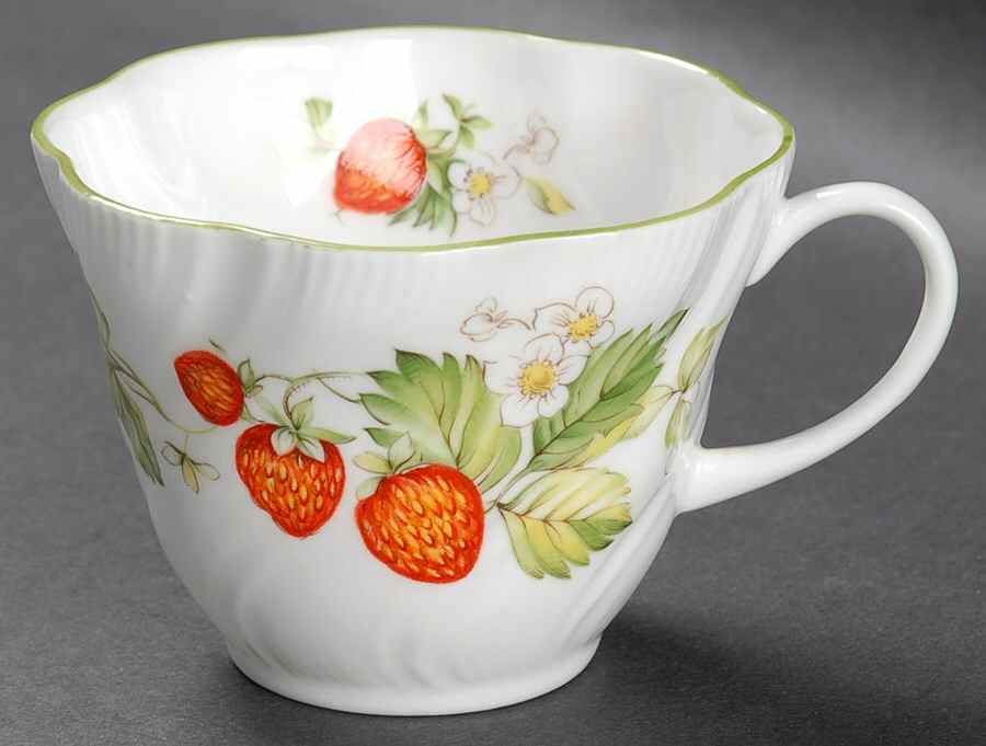 Virginia Strawberry Flat Cup by Rosina-Queens-1