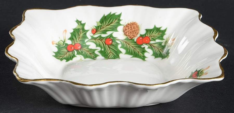 Yuletide (Scalloped) Bon Bon by Rosina-Queens-1