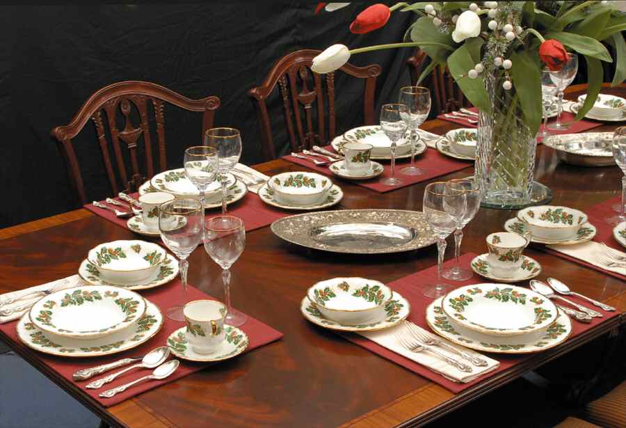 Yuletide (Scalloped) 48 Piece Estate Set by Rosina-Queens-1