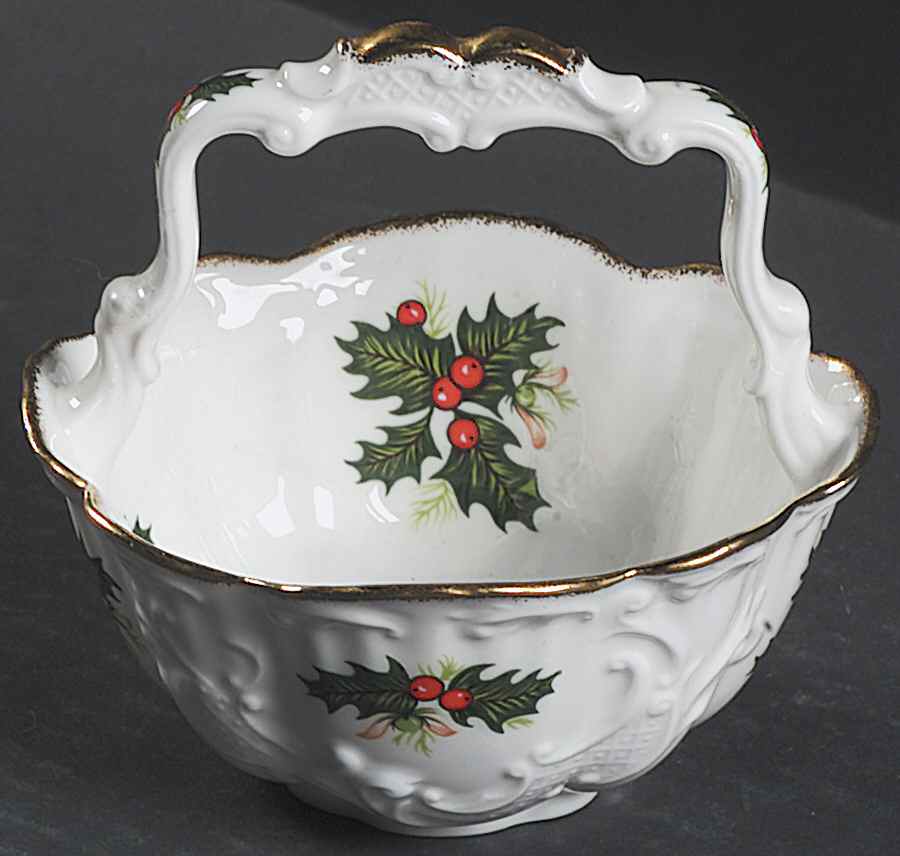 Yuletide (Scalloped) Small Basket by Rosina-Queens-1