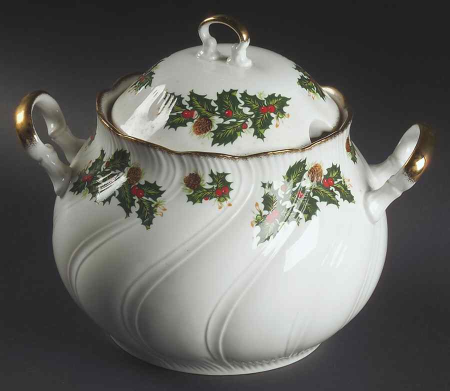 Yuletide (Scalloped) Tureen &  Lid by Rosina-Queens-1