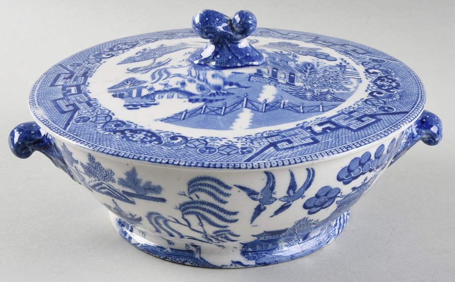 Willow Blue (Birds, Diamond Stamp) Small Round Covered Vegetable by Ridgway (Ridgways)-1