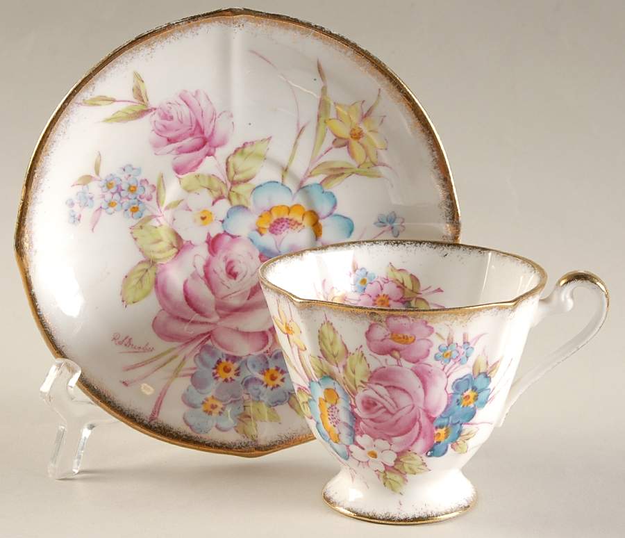 Sunningdale Footed Cup & Saucer Set by Roslyn (England)-1