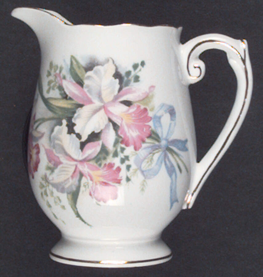 Sweet Romance Creamer by Roslyn (England)-1