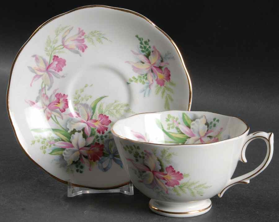Sweet Romance Footed Cup & Saucer Set by Roslyn (England)-1