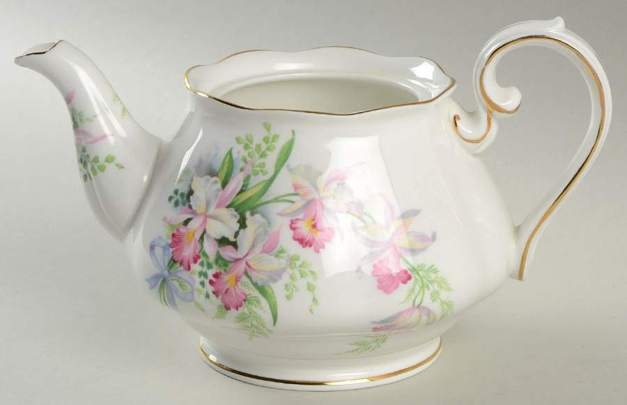 Sweet Romance Teapot No Lid by Roslyn (England)-1
