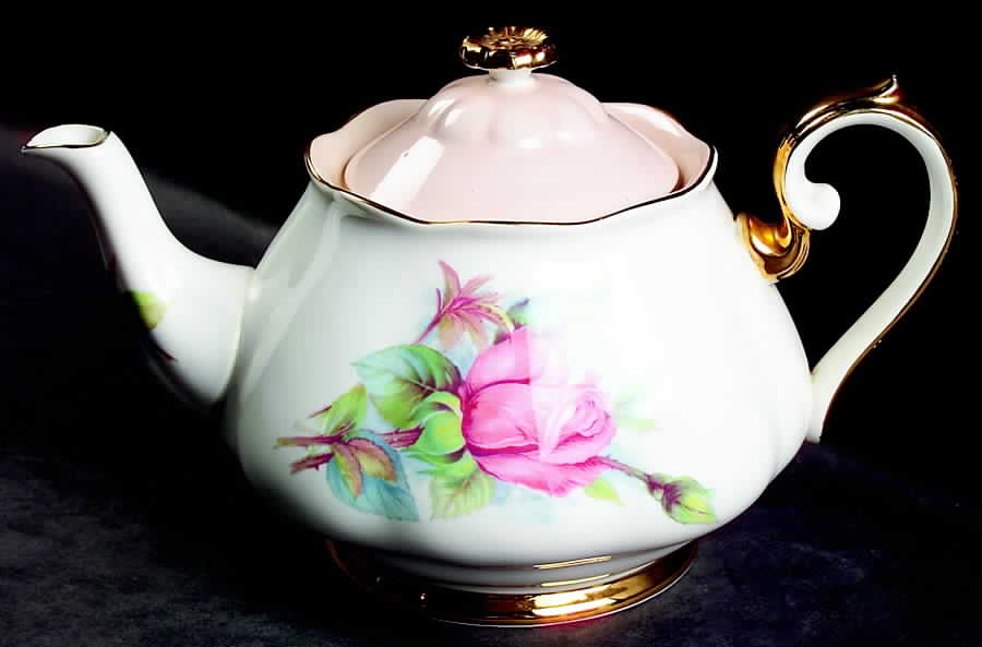 Wheatcroft Roses (England) Teapot & Lid by Roslyn (England)-1
