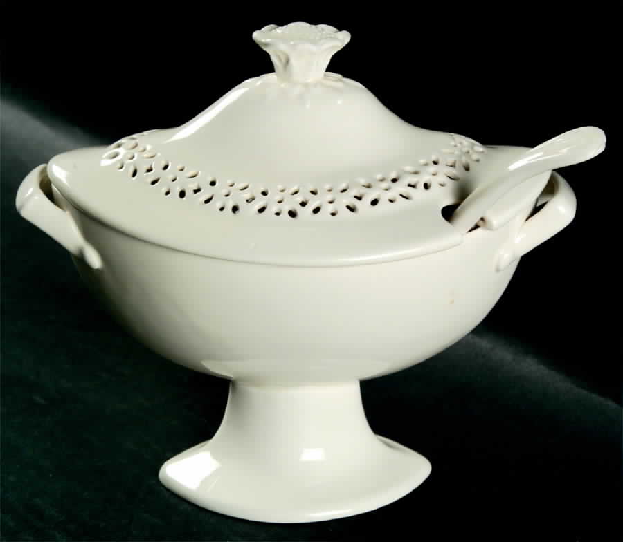 Classics Sauce Boat & Lid with Ladle by Royal Creamware-1