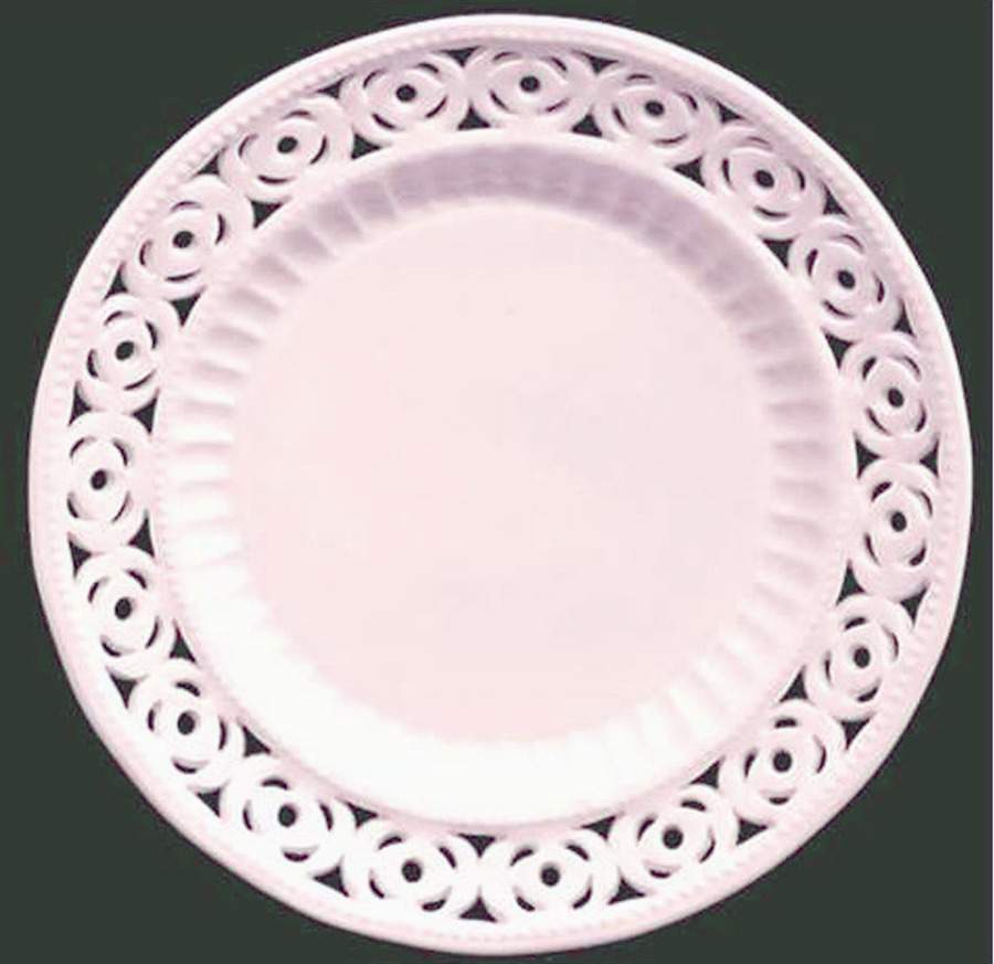 Classics Medallion Luncheon Plate by Royal Creamware-1