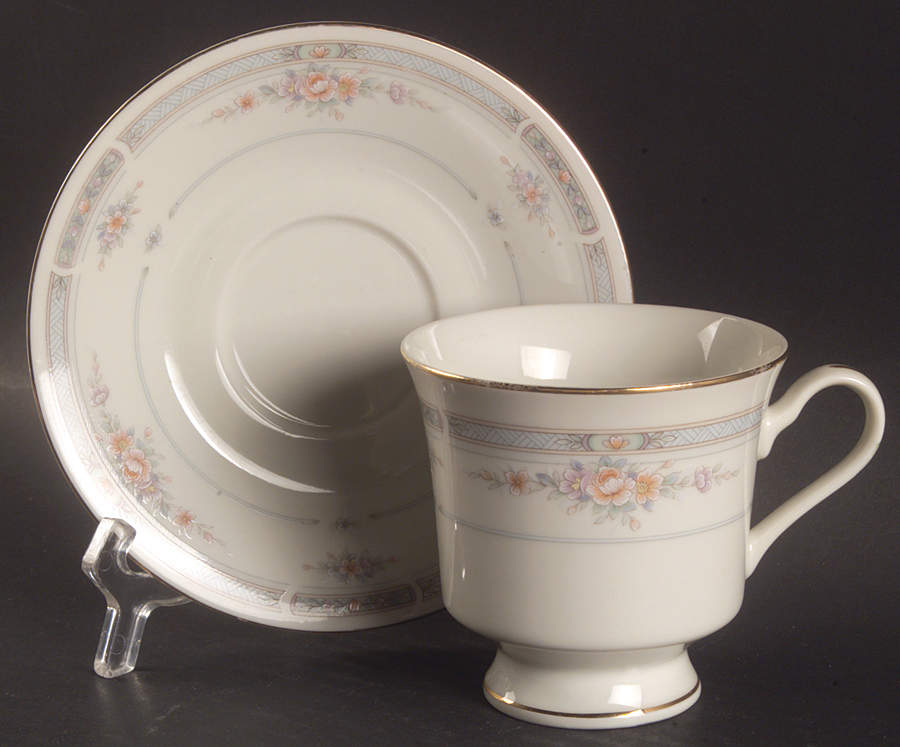 Inglewood Footed Cup & Saucer Set by Ranmaru-1