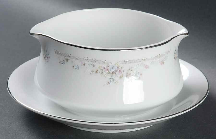 Rose Point Gravy Boat with Attached Underplate by Ranmaru-1