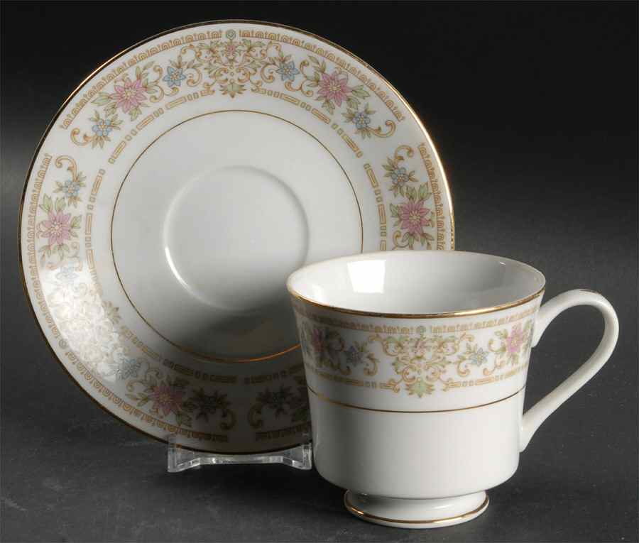 Roxbury Footed Cup & Saucer Set by Ranmaru-1