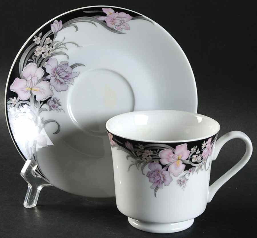 Serenade Footed Cup & Saucer Set by Ranmaru-1