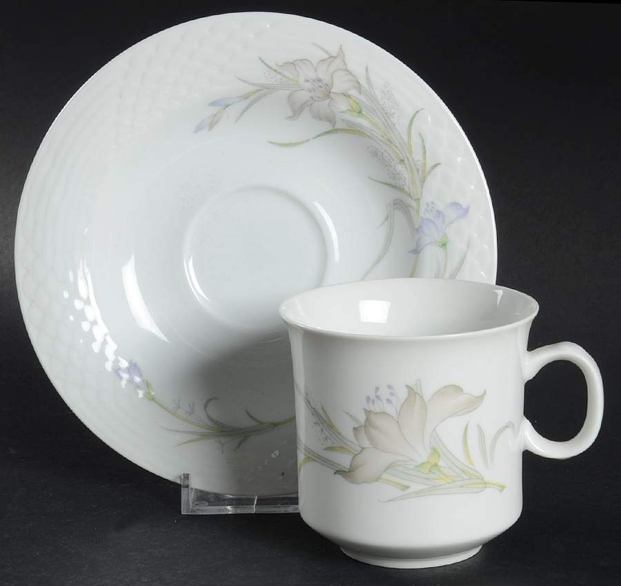 Daffodil Flat Cup & Saucer Set by Renoir-1