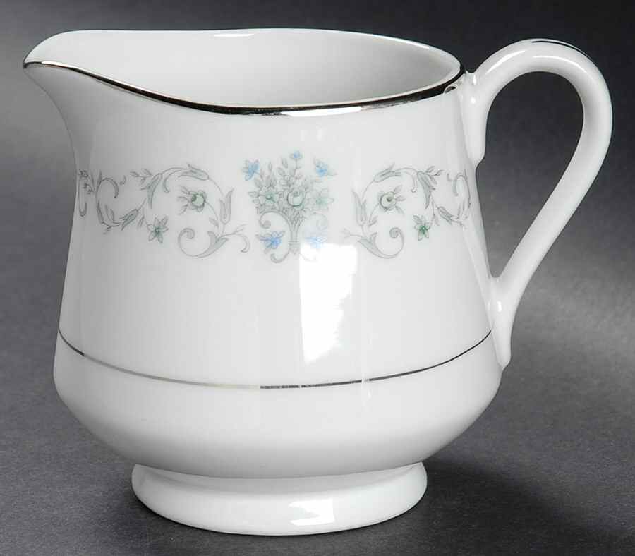 Bordeaux Blue and Gray Creamer by Rose (Japan)-1