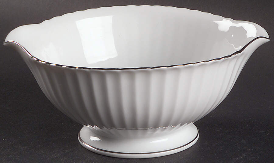 Delisle Gravy Boat by Rose (Japan)-1