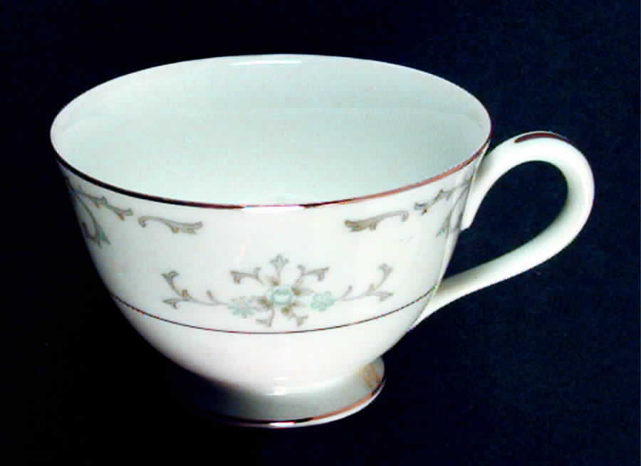 Partello Footed Cup by Rose (Japan)-1