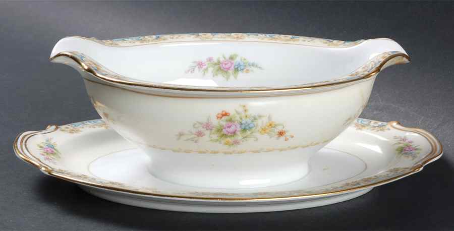 RO1 Gravy Boat with Attached Underplate by Rose (Japan)-1