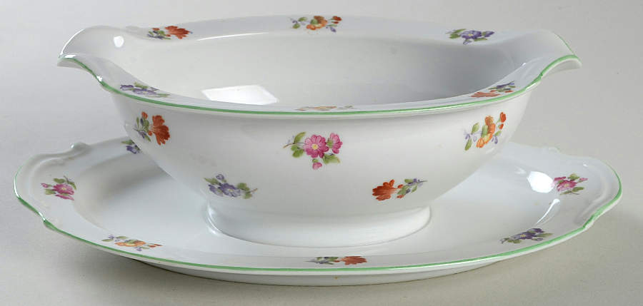 RO8 Gravy Boat with Attached Underplate by Rose (Japan)-1