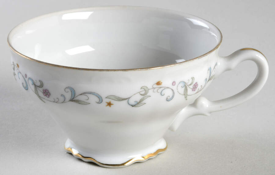 Romaine Footed Cup by Rose (Japan)-1