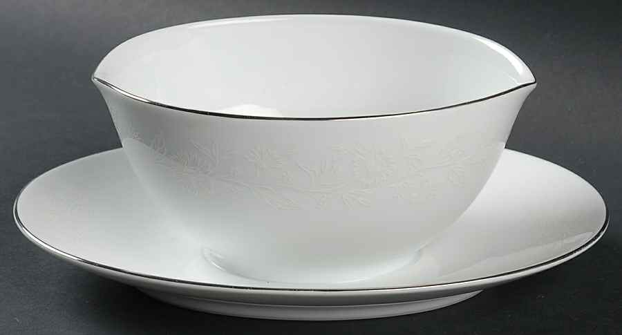 Serena Gravy Boat with Attached Underplate by Rose (Japan)-1