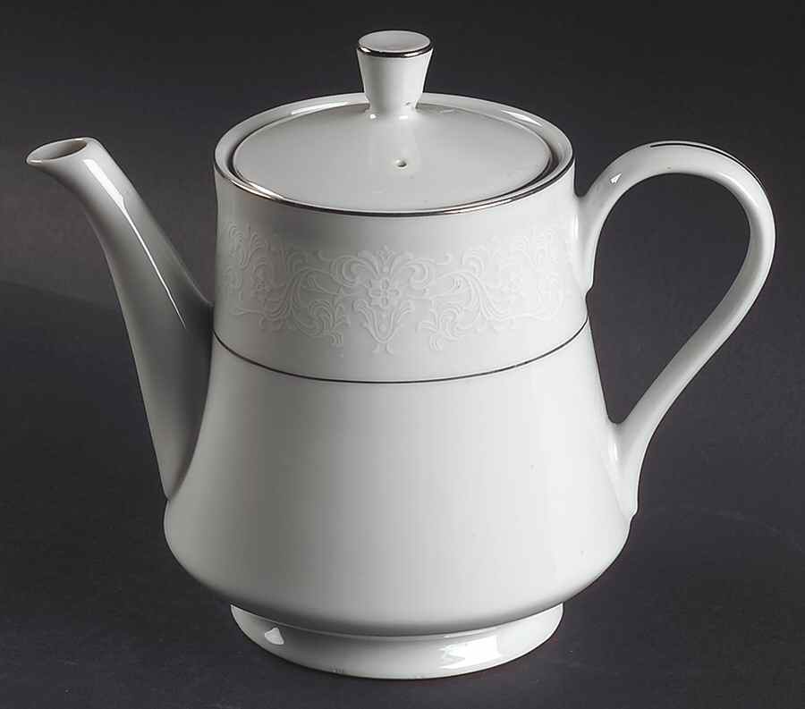 Spanish Lace Teapot & Lid by Rose (Japan)-1