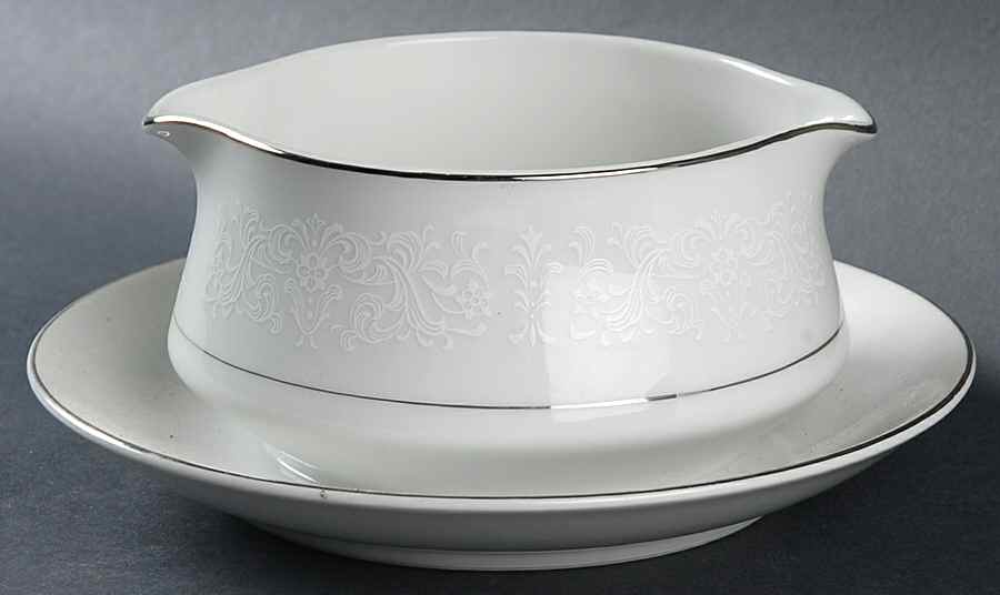 Spanish Lace Gravy Boat with Attached Underplate by Rose (Japan)-1