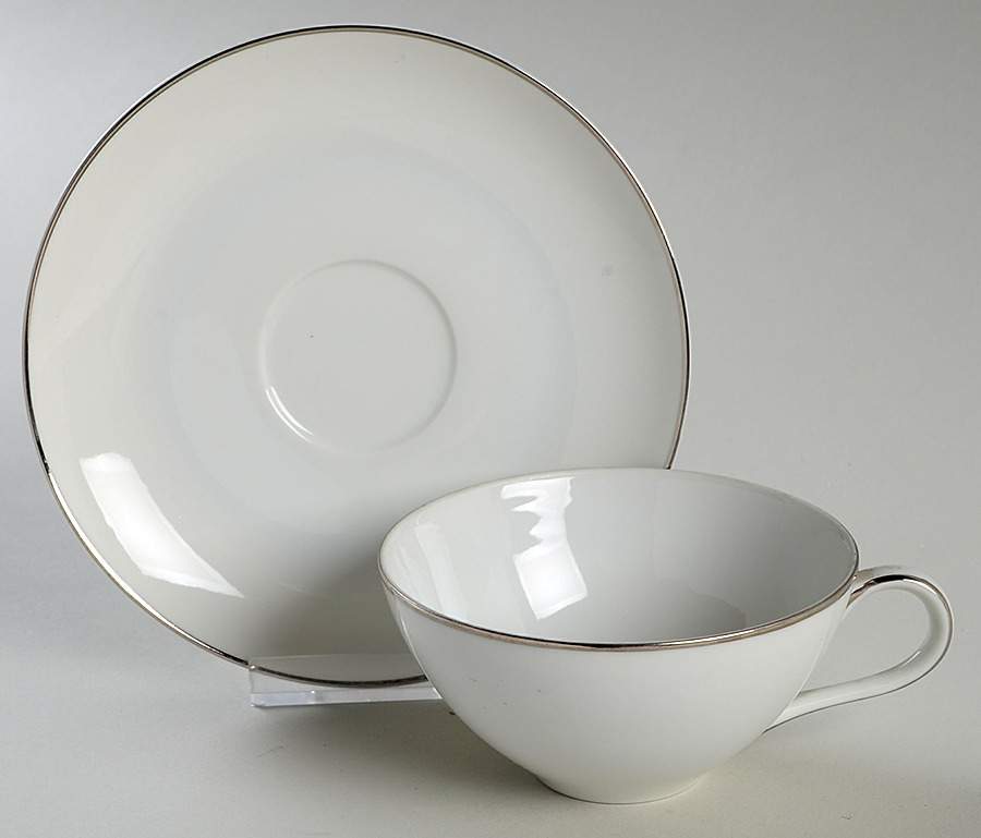 Vida Flat Cup & Saucer Set by Rose (Japan)-1