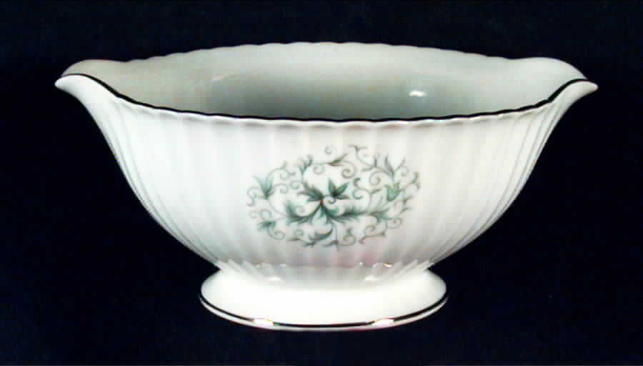 Weyburn Gravy Boat by Rose (Japan)-1