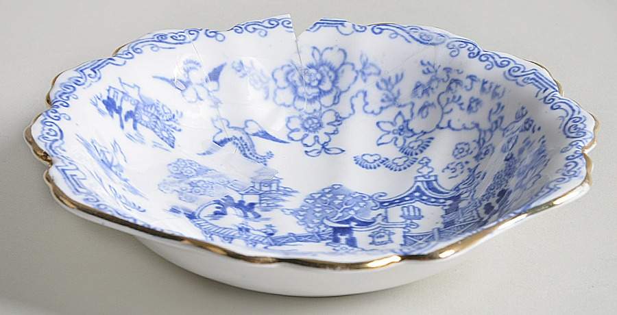 Blue Willow 5" Round Sweet Meat Dish by Royal Albert-1