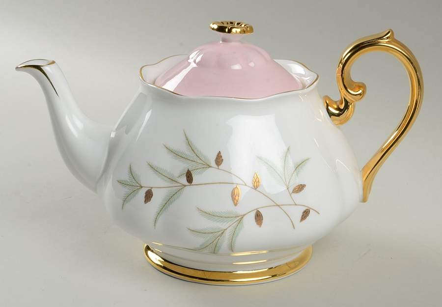 Braemar Teapot & Lid by Royal Albert-1