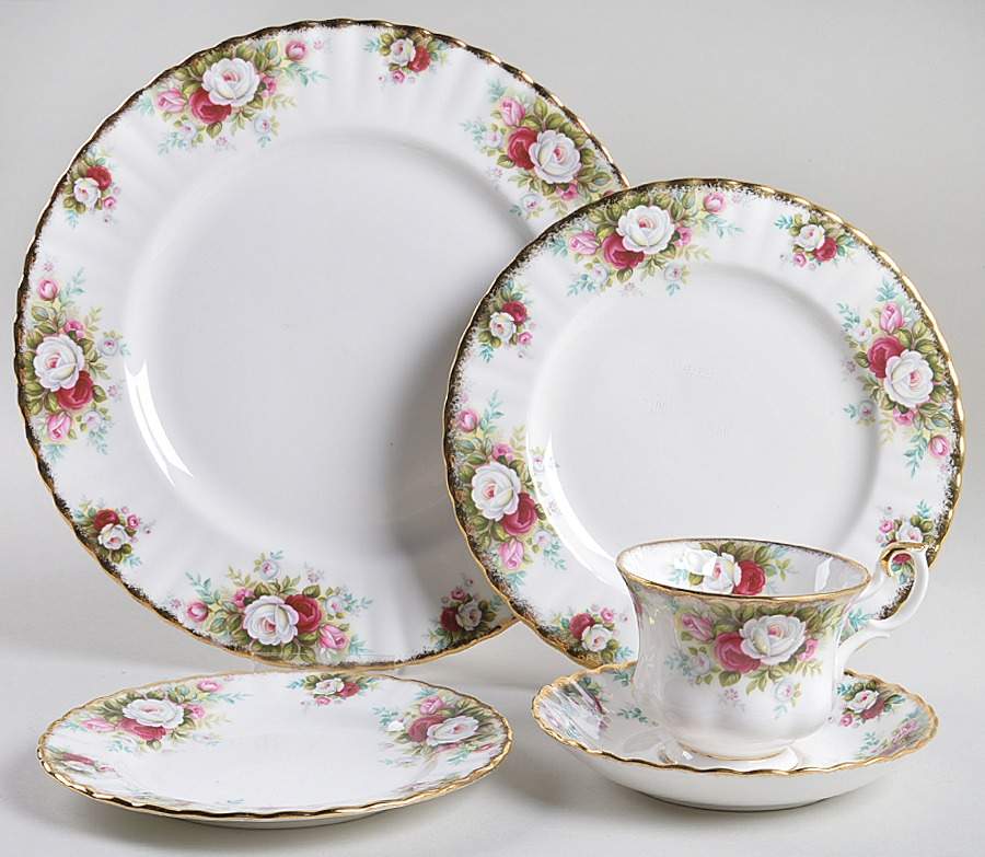 Celebration 40 Piece Estate Set by Royal Albert-1