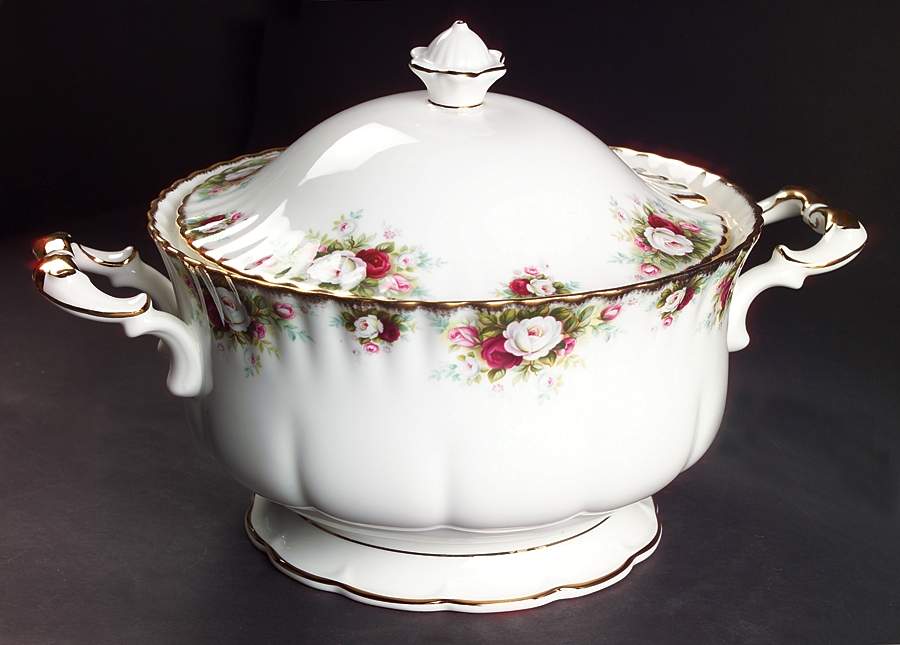 Celebration Tureen &  Lid by Royal Albert-1