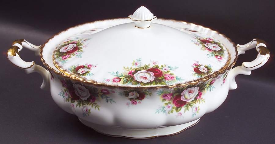 Celebration Round Covered Vegetable by Royal Albert-1