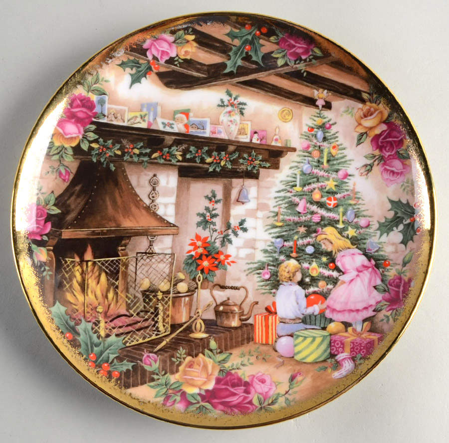 Christmas Magic 2010 Collector Plate by Royal Albert-1