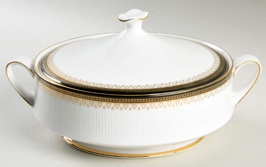 Clarence Round Covered Vegetable by Royal Albert-1