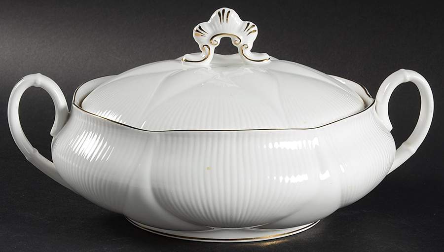 Coronet Round Covered Vegetable by Royal Albert-1