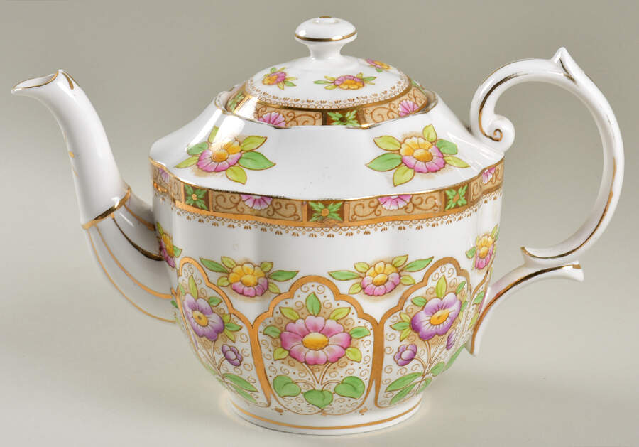 Court Teapot & Lid by Royal Albert-1