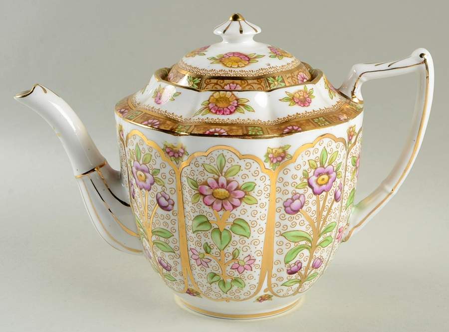 Court Teapot & Lid by Royal Albert-1