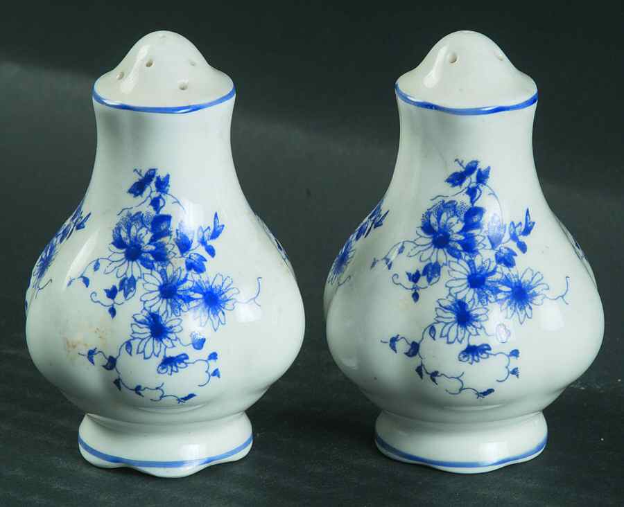 Dainty Blue Salt & Pepper Set by Royal Albert-1